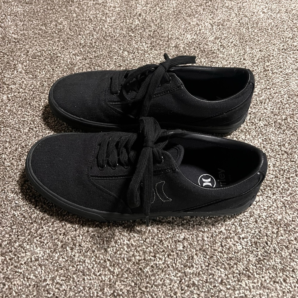 Hurley Black Sneakers Minimalist Design